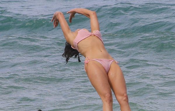 Nina Dobrev