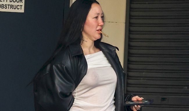 Noah Cyrus see through to nipples